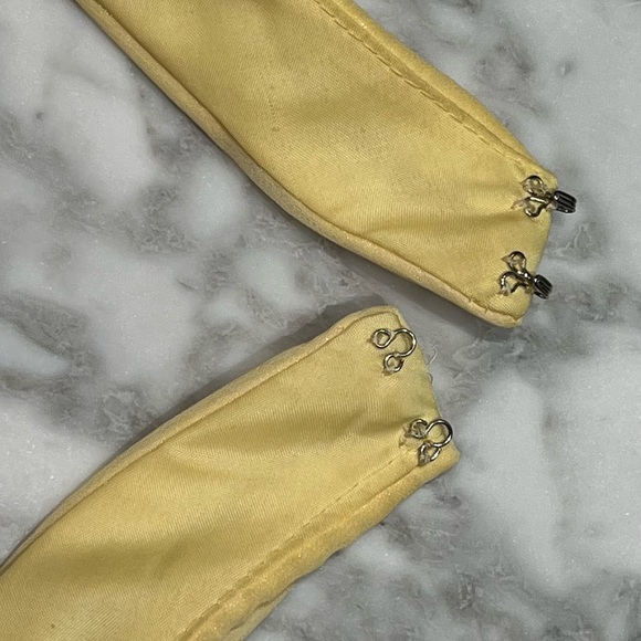 Yellow chiffon halter style dress - Picture 6 of 9